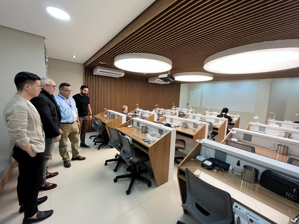 CEO DO WOSON GROUP, NO BRASIL, VISITA CLÍNICA ODONTOLÓGICA ALTO PADRÃO, EM SÃO PAULO.