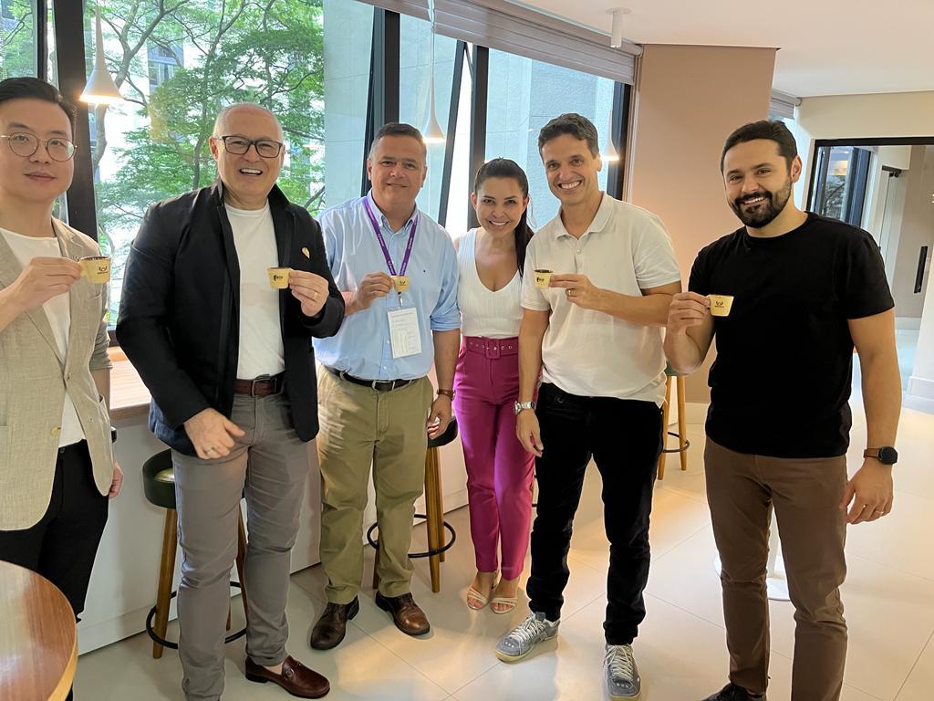 CEO DO WOSON GROUP, NO BRASIL, VISITA CLÍNICA ODONTOLÓGICA ALTO PADRÃO, EM SÃO PAULO.