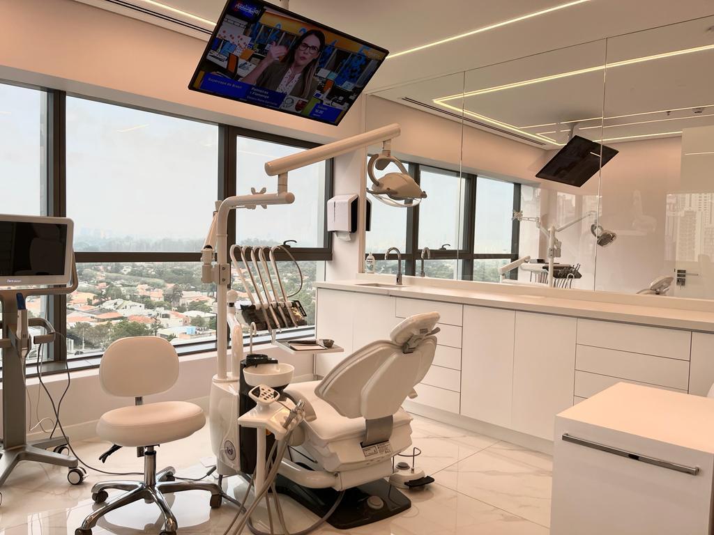 CEO DO WOSON GROUP, NO BRASIL, VISITA CLÍNICA ODONTOLÓGICA ALTO PADRÃO, EM SÃO PAULO.