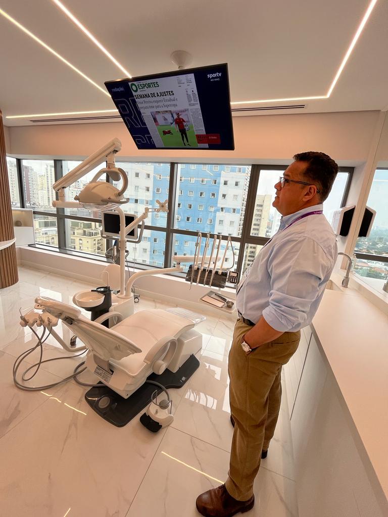 CEO DO WOSON GROUP, NO BRASIL, VISITA CLÍNICA ODONTOLÓGICA ALTO PADRÃO, EM SÃO PAULO.