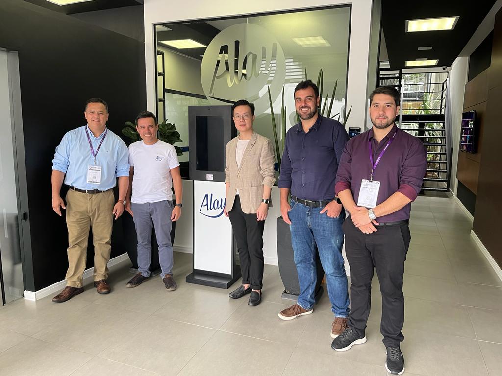 CEO DO WOSON GROUP, NO BRASIL, VISITA CLÍNICA ODONTOLÓGICA ALTO PADRÃO, EM SÃO PAULO.